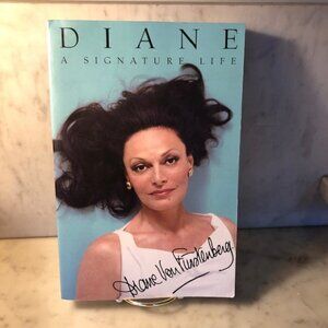 Autographed!! DIANE VON FURSTENBERG "Diane A Signature Life" Softback Bo…